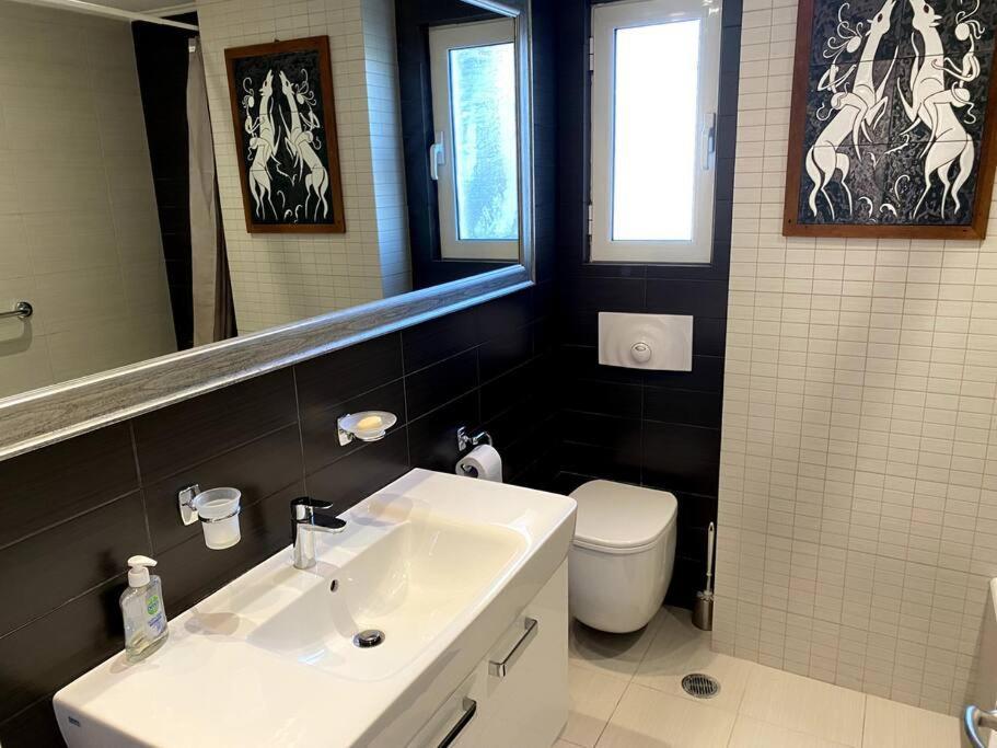 Appartamento Luxury 4br With 3 Bathrooms In Marousi